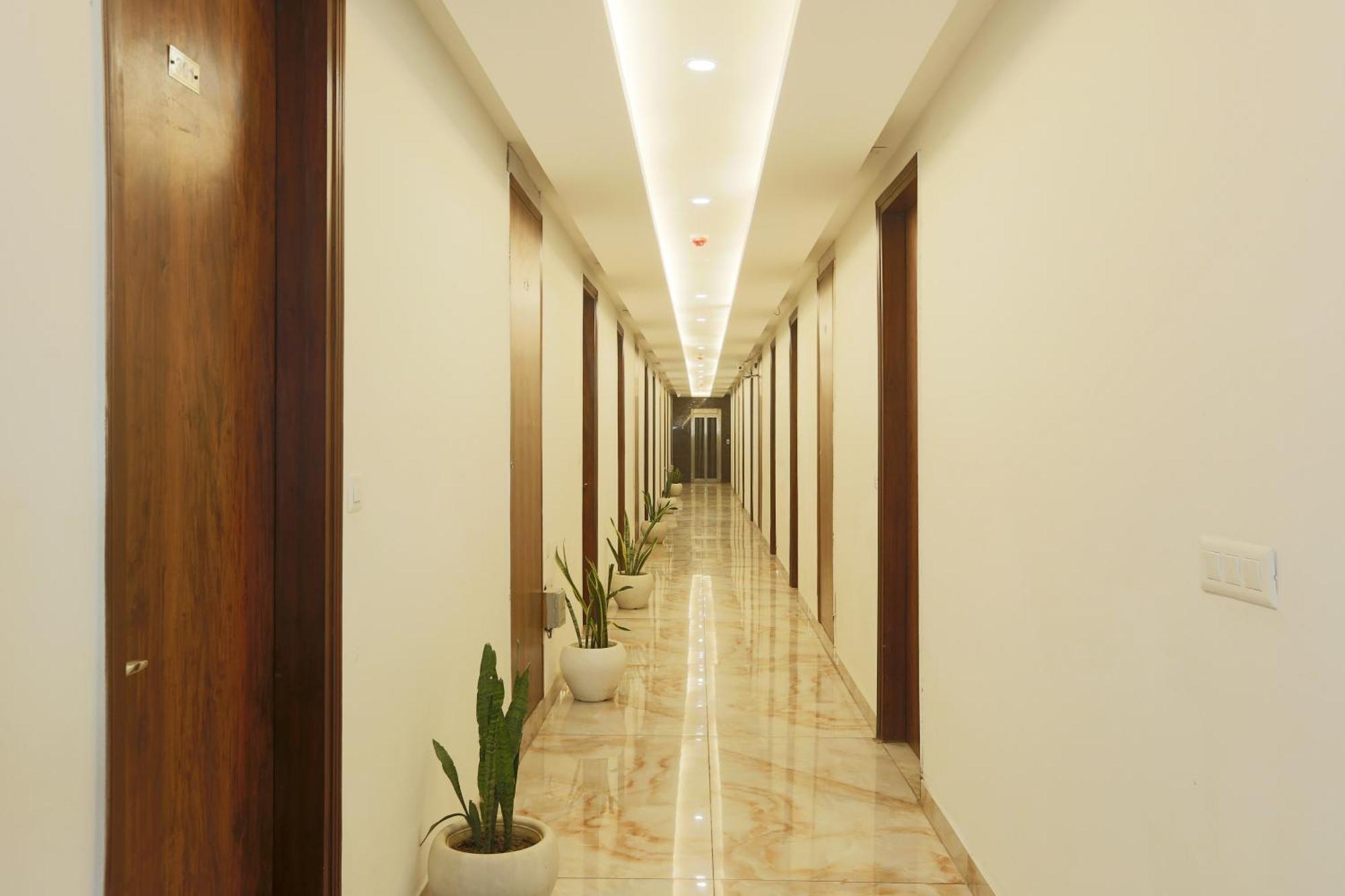 Hotel Deluxe Stay Inn - Near Delhi Airport New Delhi Exterior photo